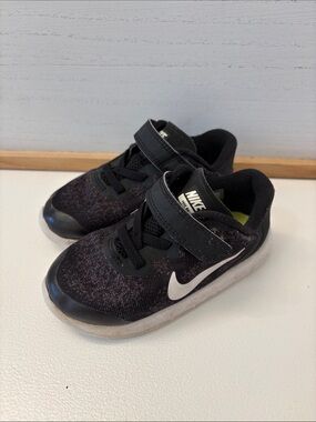 ❤️ PICK 4/$20 Nike Kids Black and White Hook-and-Loop Athletic Sneakers
